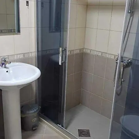Apartment George דירה