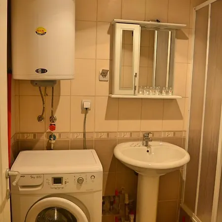 Apartment George דירה